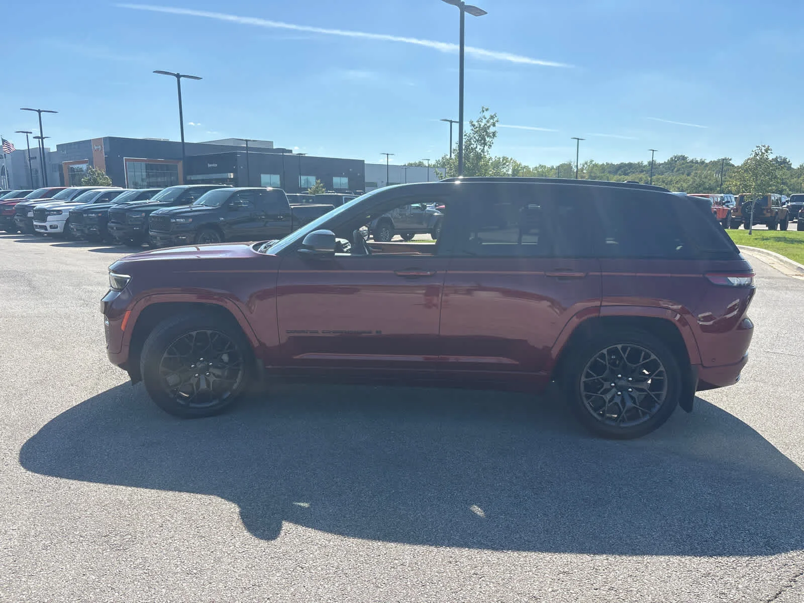 Used 2025 Velvet Red Pearlcoat Jeep Summit Reserve image 6