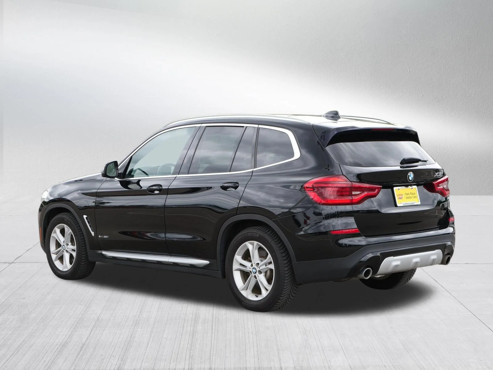 Used 2018 Jet Black BMW xDrive30i image 5