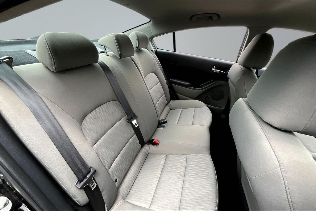 Used 2015 Black Kia LX image 19