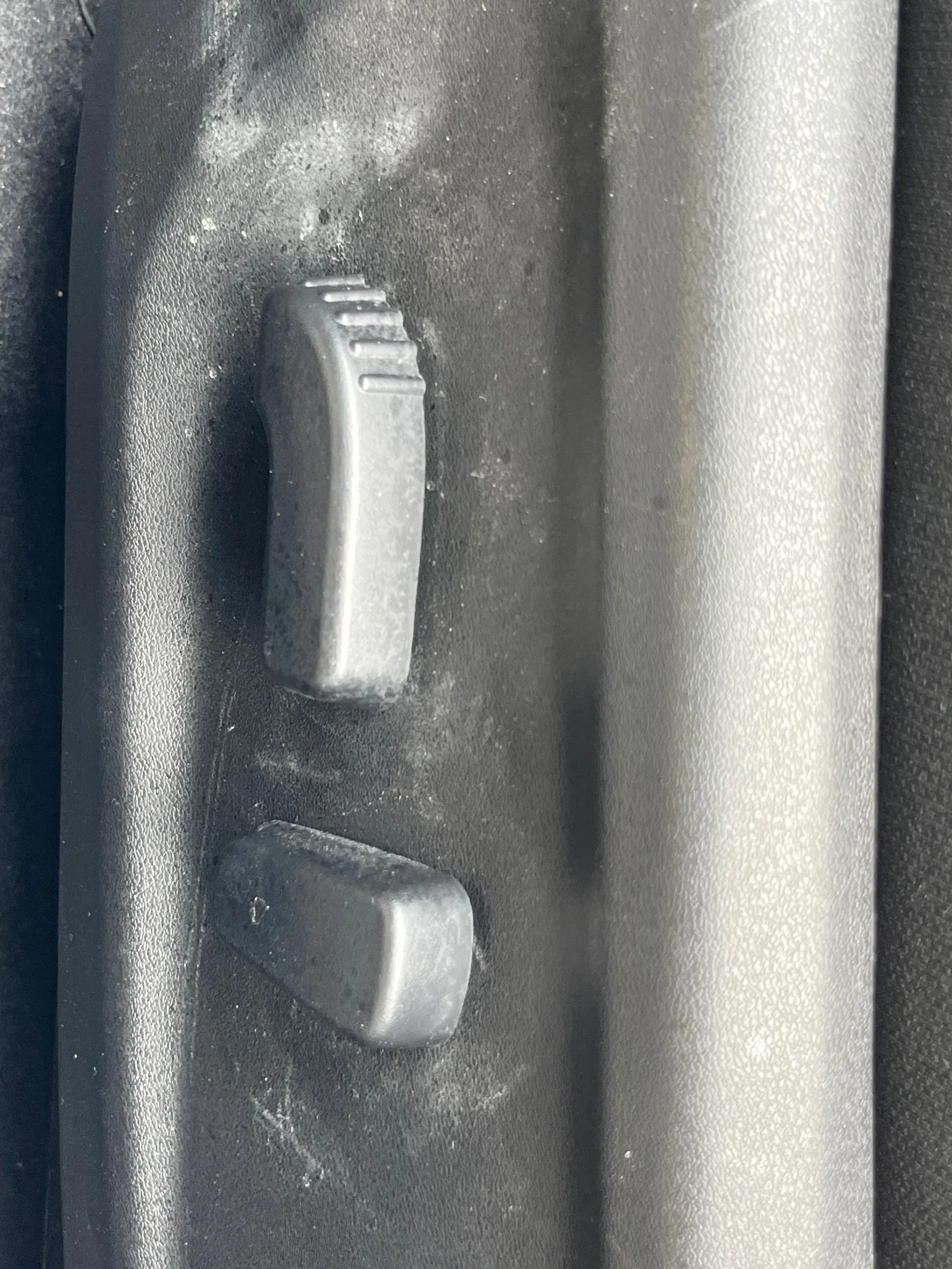 Used 2025 Brilliant Silver Metallic Nissan SV FWD image 24