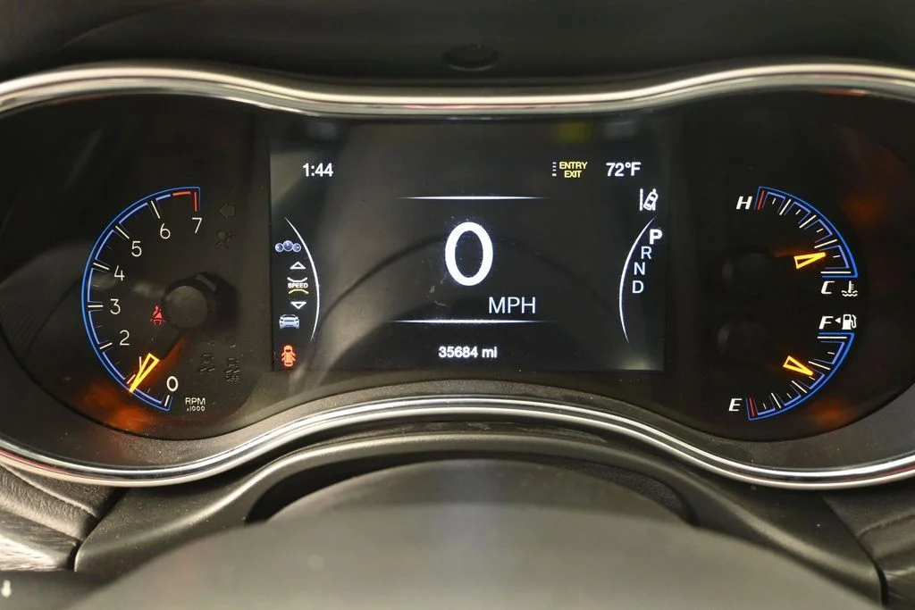 Used 2021 Off-white Jeep Summit image 24