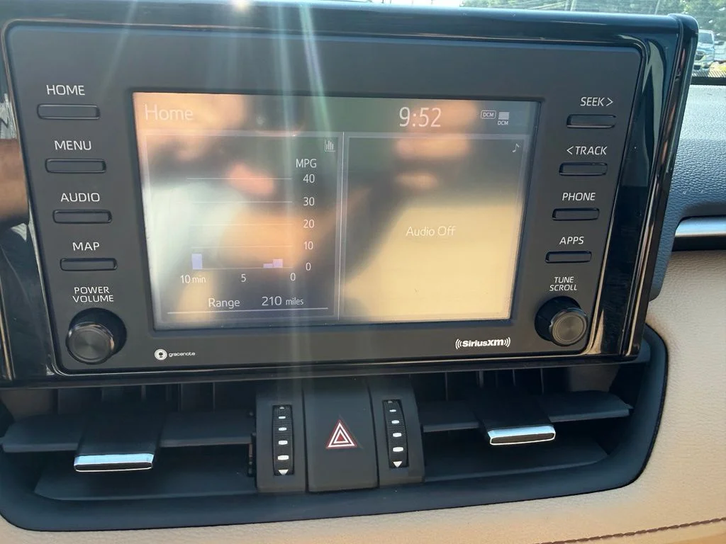 Used 2021 White Toyota XLE Premium image 14