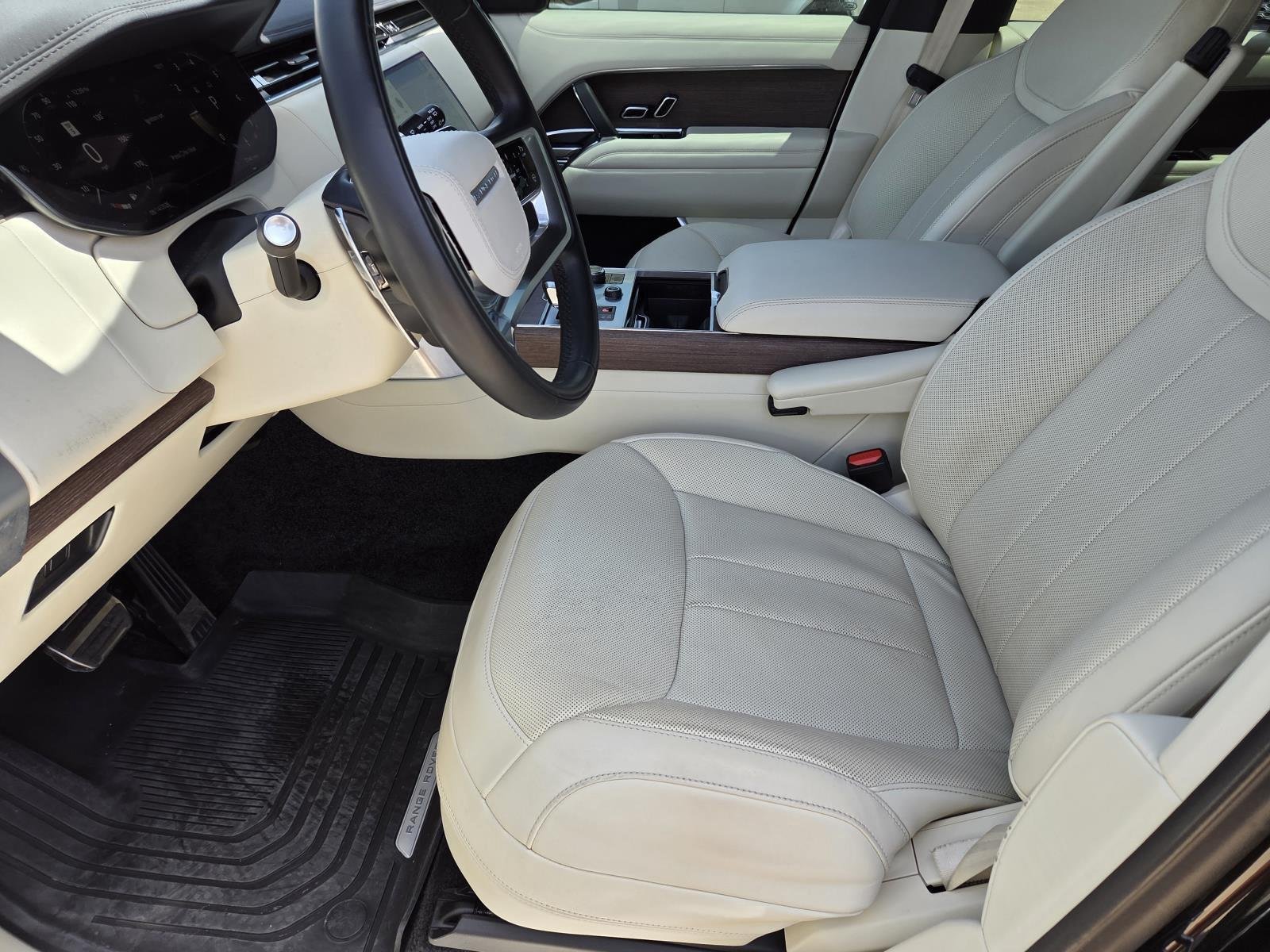 Used 2023 Santorini Black Metallic Land Rover SE image 33