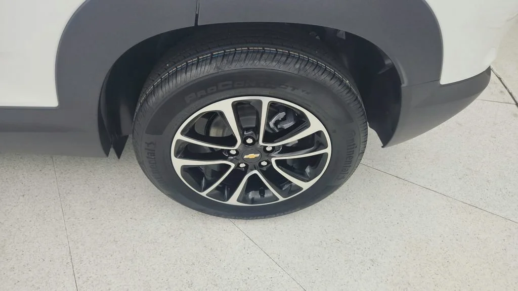 New 2026 Summit White Chevrolet LT image 29