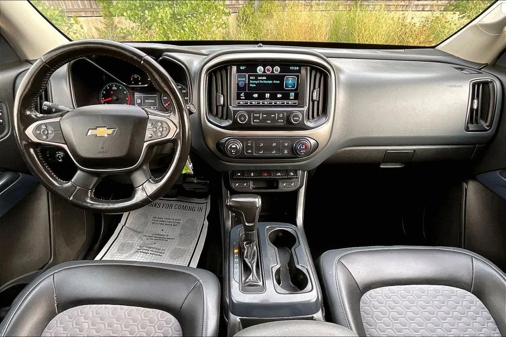 Used 2015 Red Chevrolet Z71 image 14