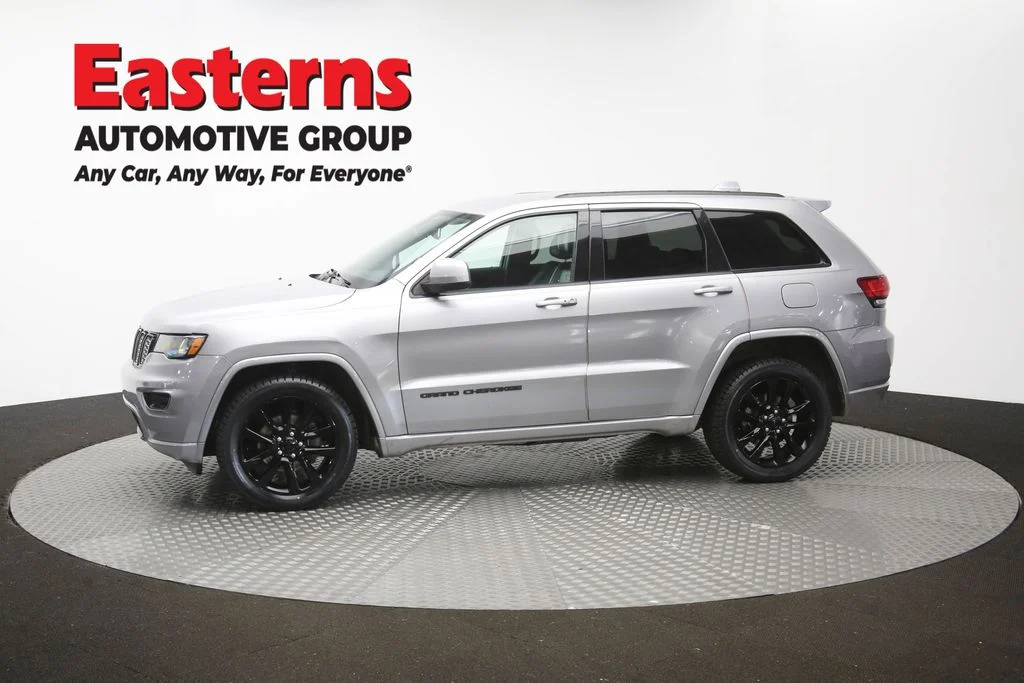 Used 2017 Silver Jeep Altitude image 58