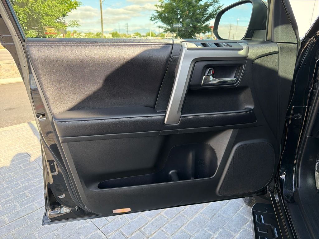 Used 2018 Midnight Black Metallic Toyota SR5 Premium image 10