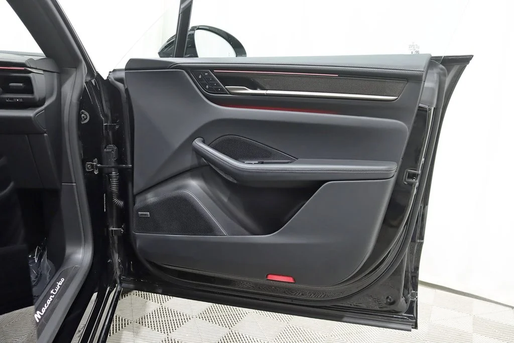 2025 Porsche Macan Electric Turbo