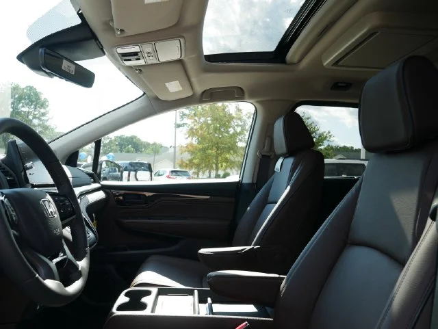 New 2027 Platinum White Pearl Honda Touring image 19