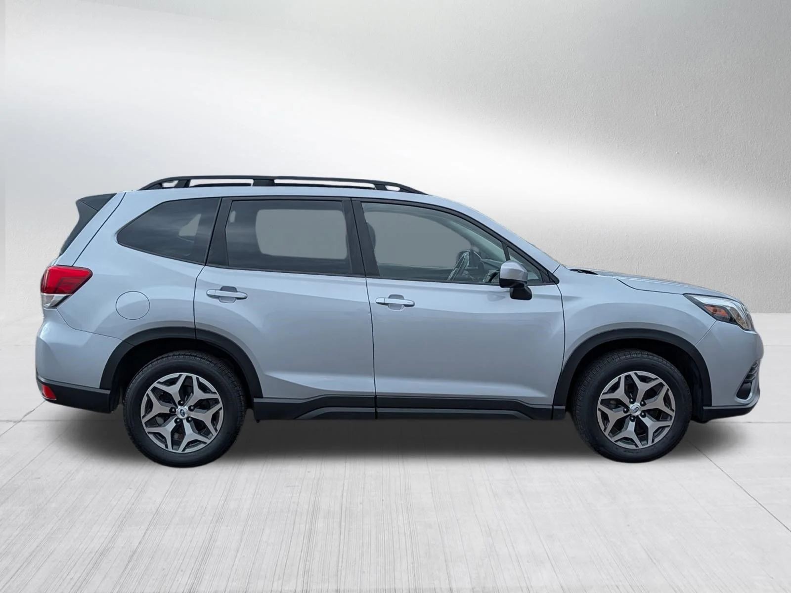 Used 2024 Ice Silver Metallic Subaru Premium image 8