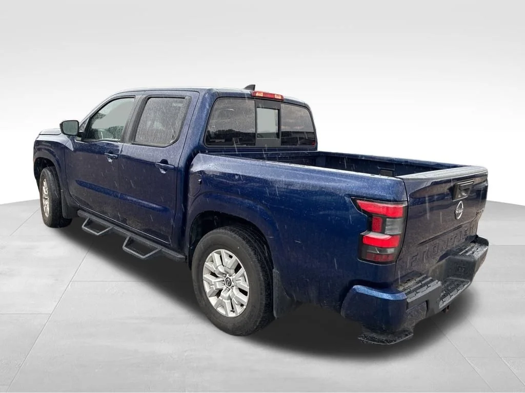 Used 2022 Blue Nissan SV image 3