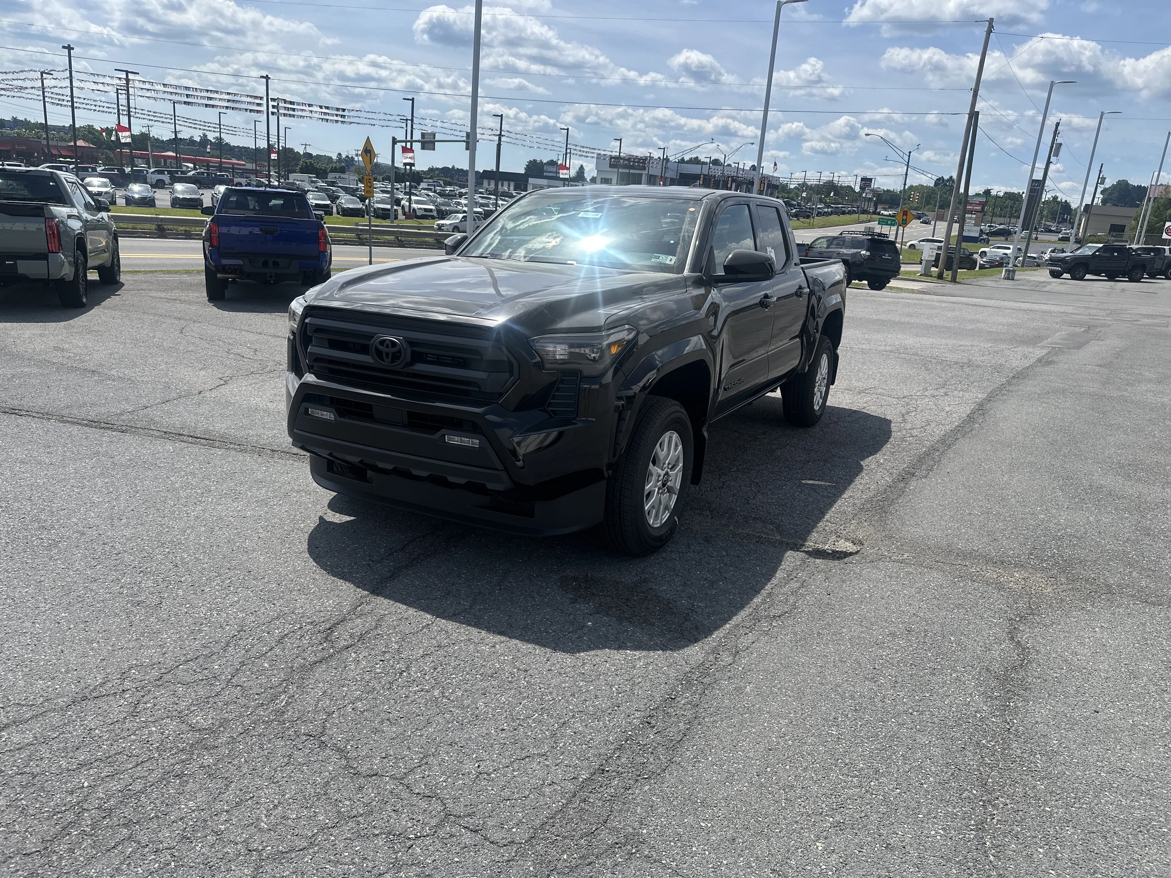 2026 Toyota Tacoma SR5 - Photo 7