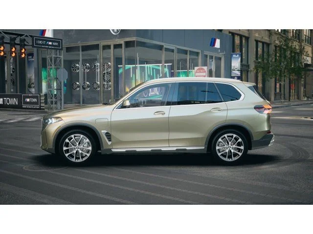 New 2026 Manhattan Green Metallic BMW xDrive50e image 4