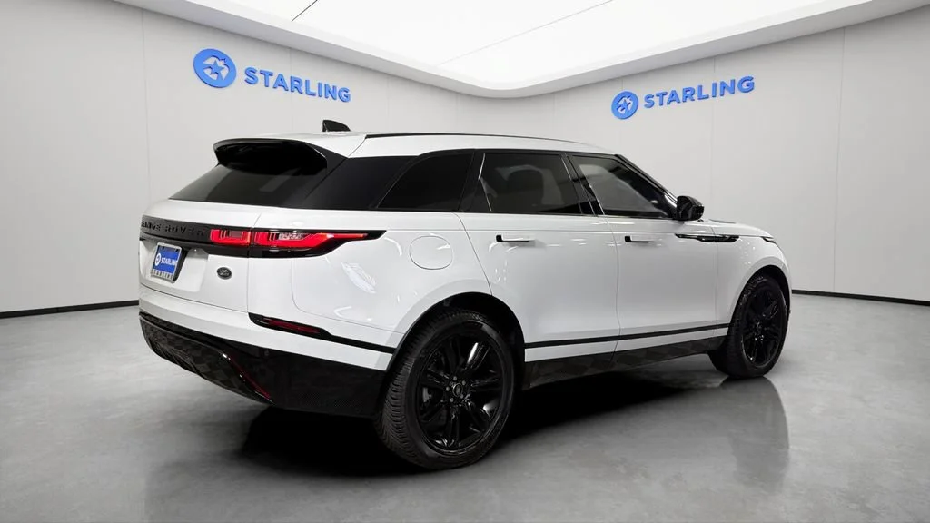 Used 2023 White Land Rover R-Dynamic S image 21
