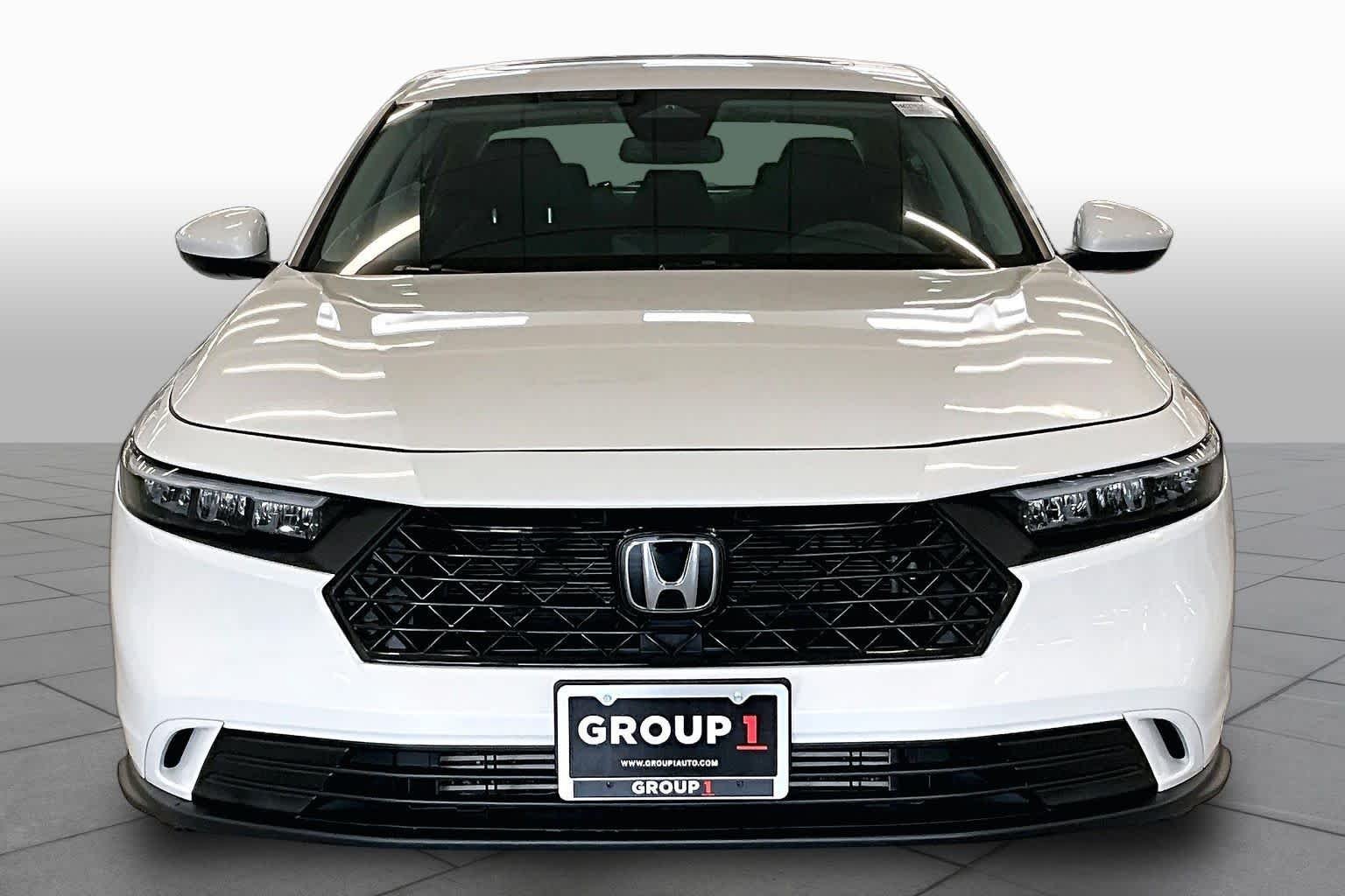 Used 2024 Platinum White Pearl Honda EX image 4
