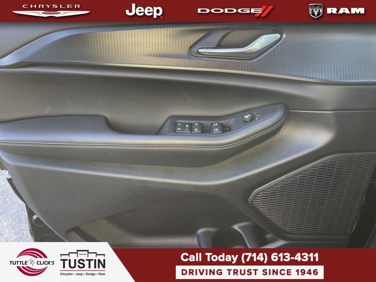 Used 2025 Diamond Black Crystal Pearlcoat Jeep Laredo image 23
