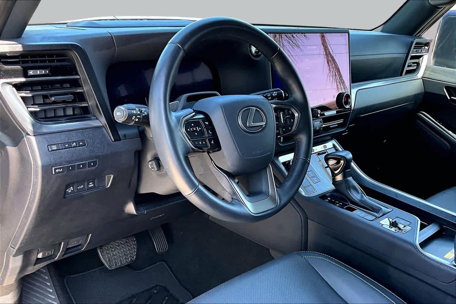 Used 2025 Nightfall Mica Lexus Premium+ image 18
