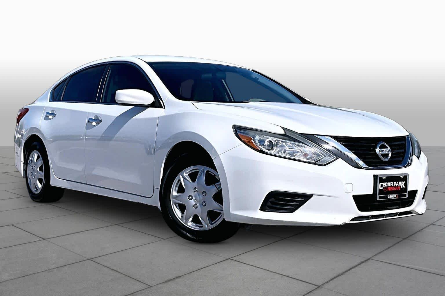 Used 2017 Glacier White Nissan 2.5 S image 3