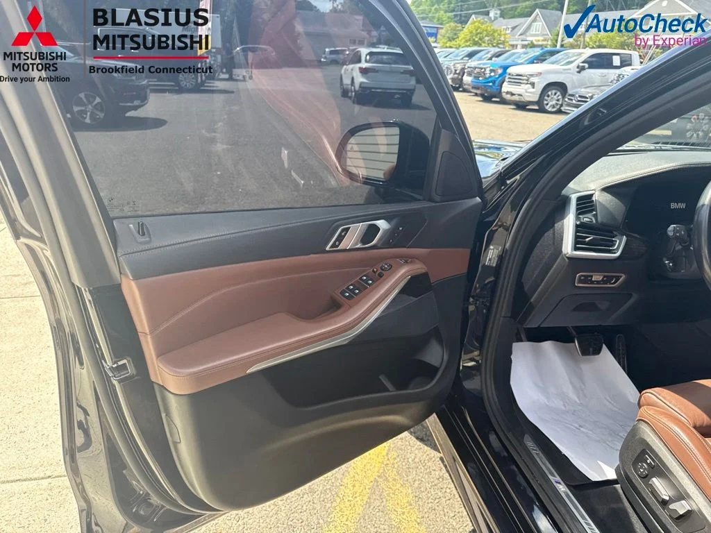 Used 2020 Black BMW xDrive40i image 30