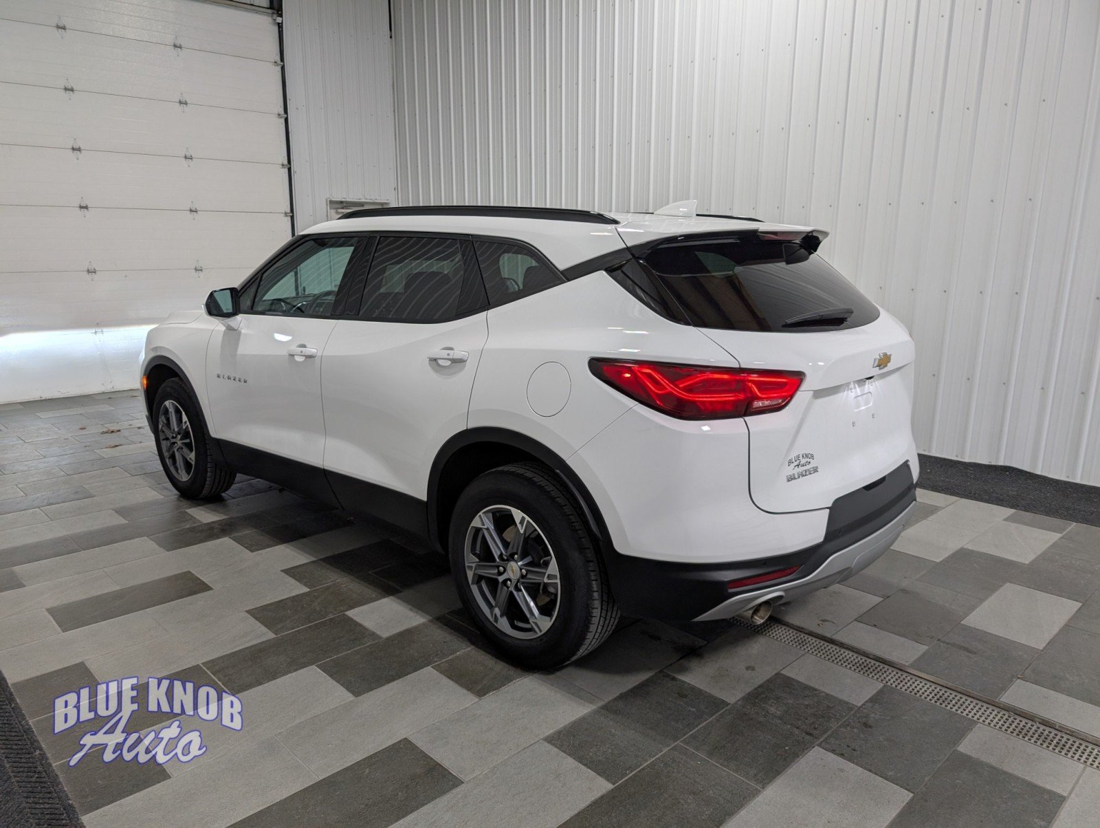 2024 Chevrolet Blazer 2LT photo 2