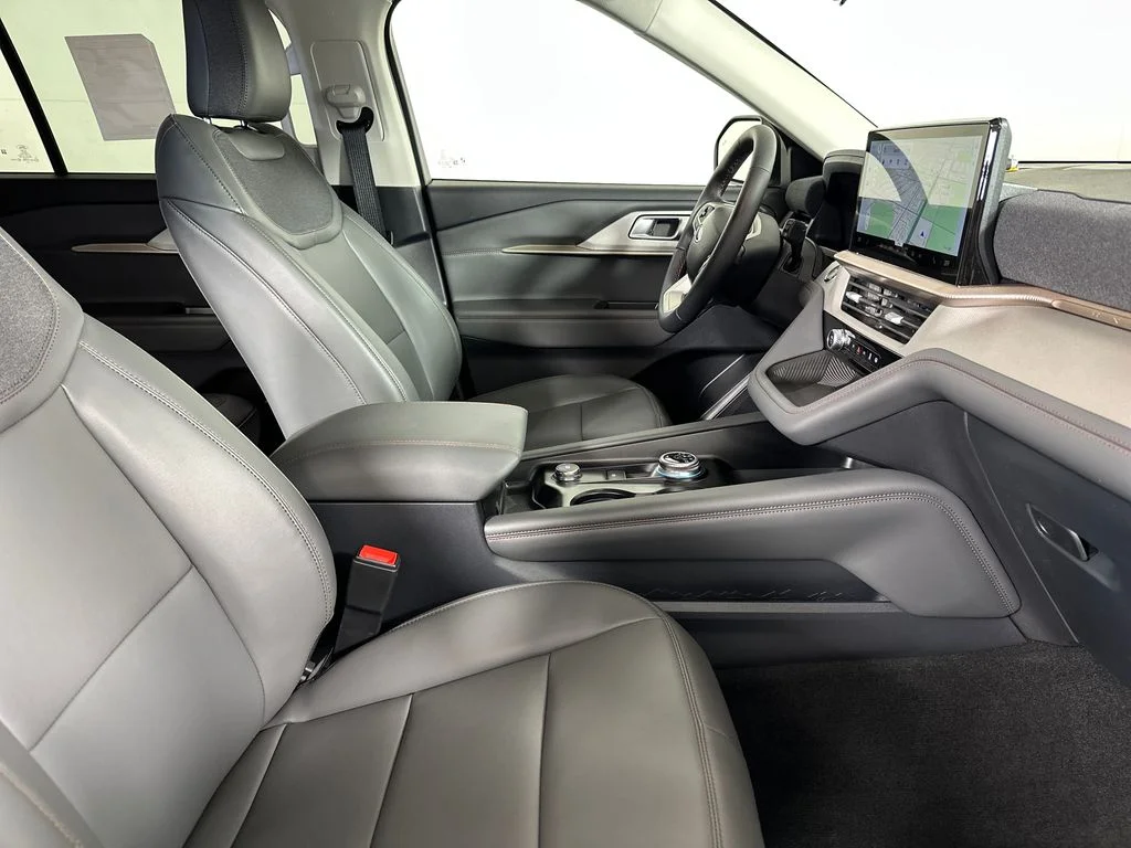 New 2026 Vapor Blue Metallic Ford Active image 30