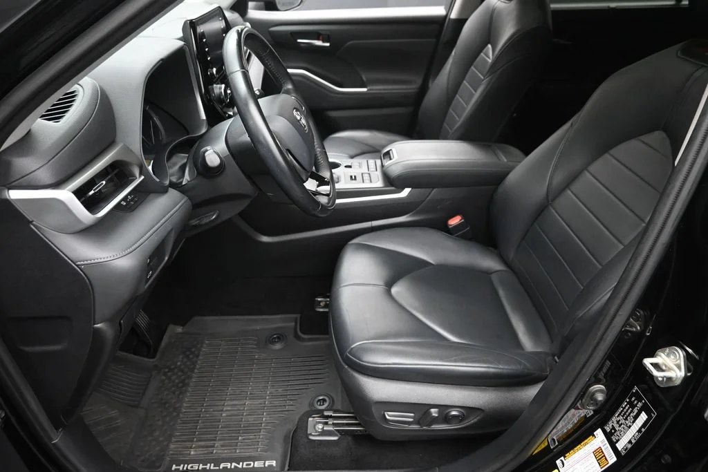 Certified Used 2020 Black Toyota XLE image 19