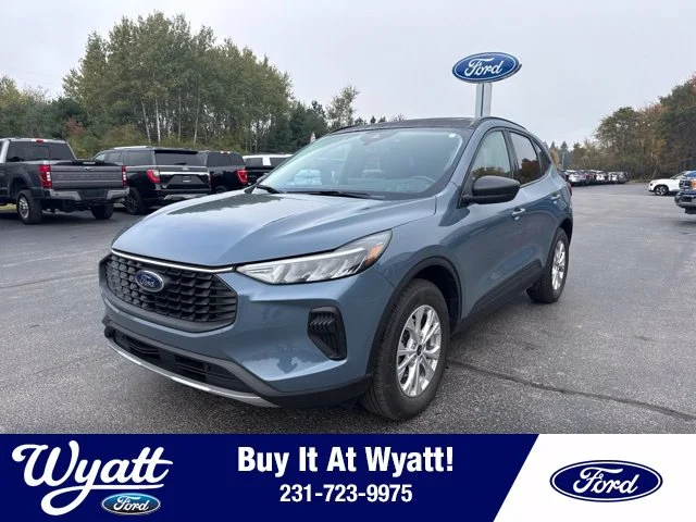 Used 2025 Vapor Blue Ford Active image 1