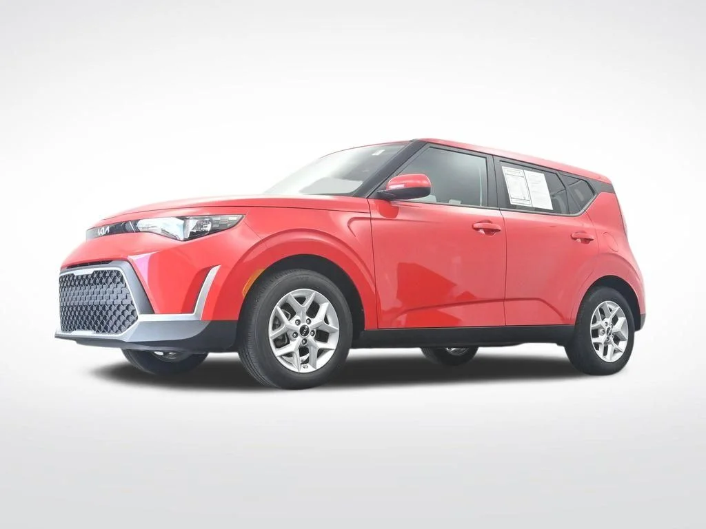 Used 2025 Red Kia LX image 31