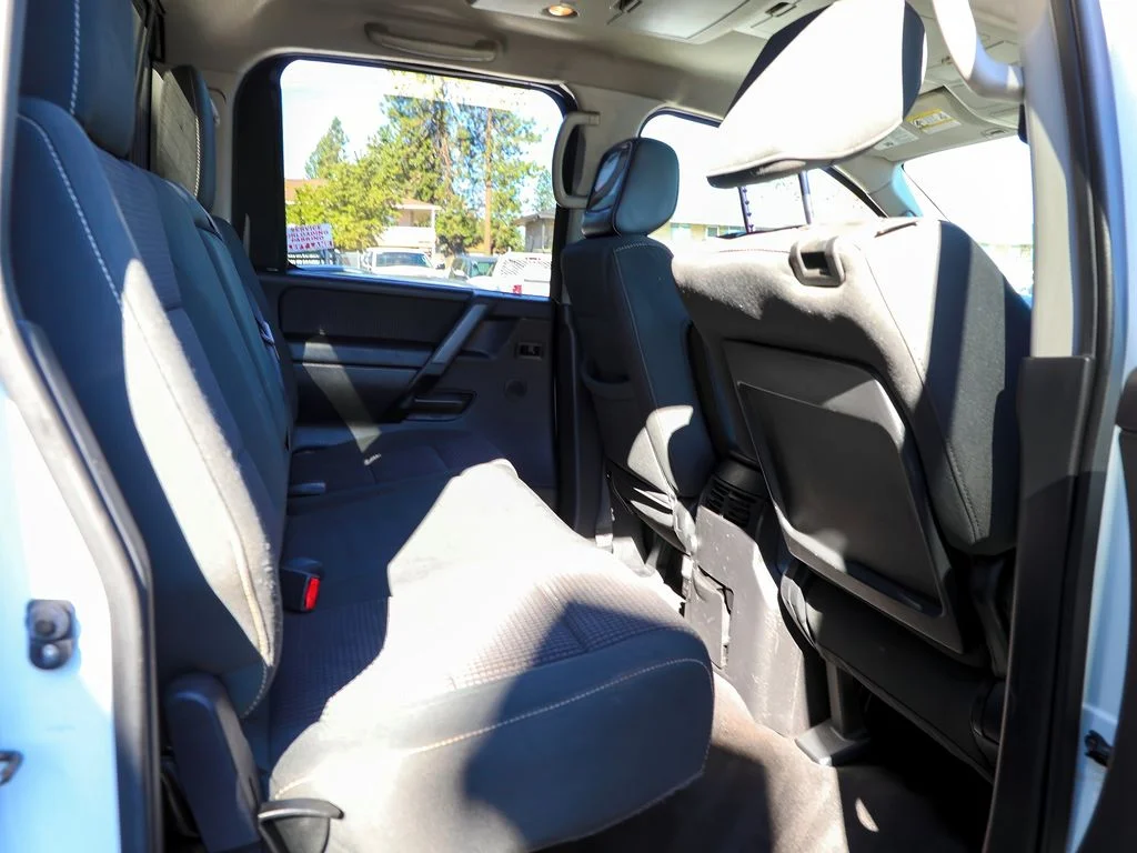 Used 2014  Nissan S image 17