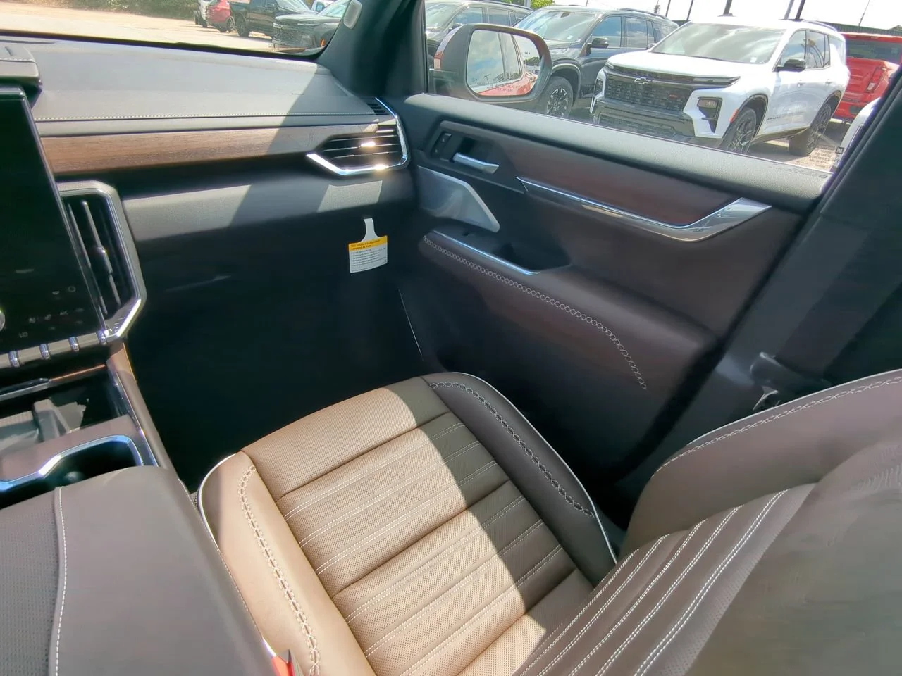 2026 GMC Acadia Denali Ultimate - Photo 17