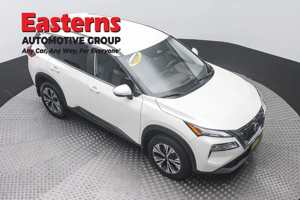 Used 2023 White Nissan SV image 3