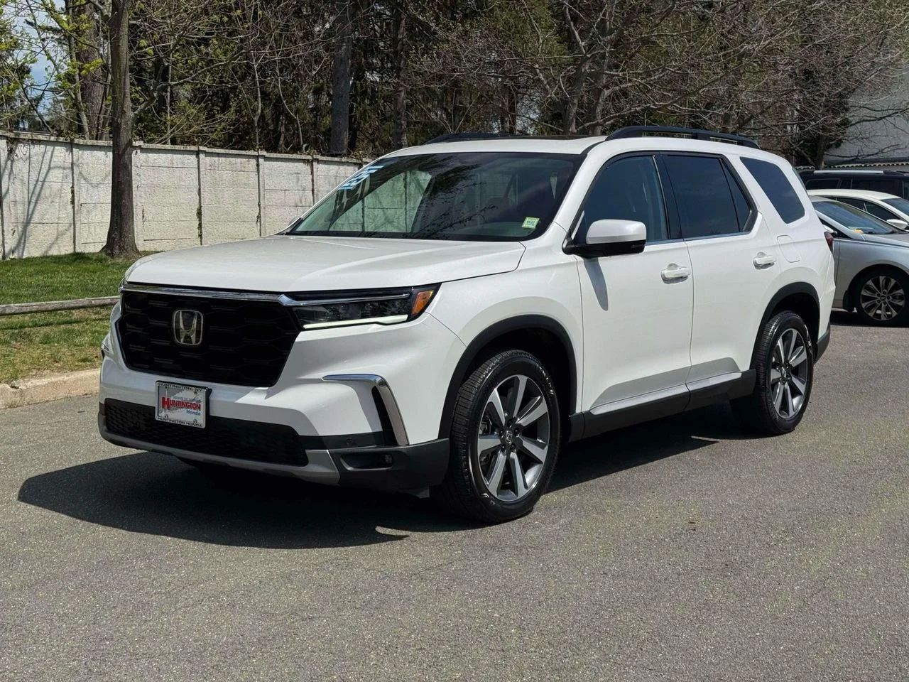 Used 2025 Platinum White Pearl Honda Touring image 3