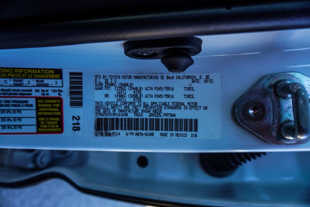 Used 2022 White Toyota SR5 image 39
