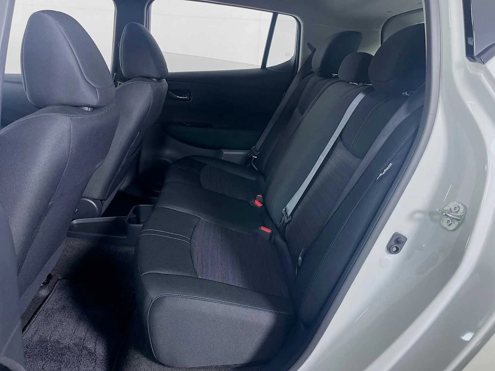 Used 2025 Super Black/Pearl White Nissan SV PLUS image 22