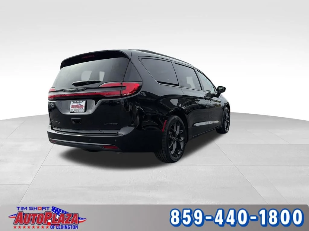 Used 2025 Black Chrysler Limited image 6