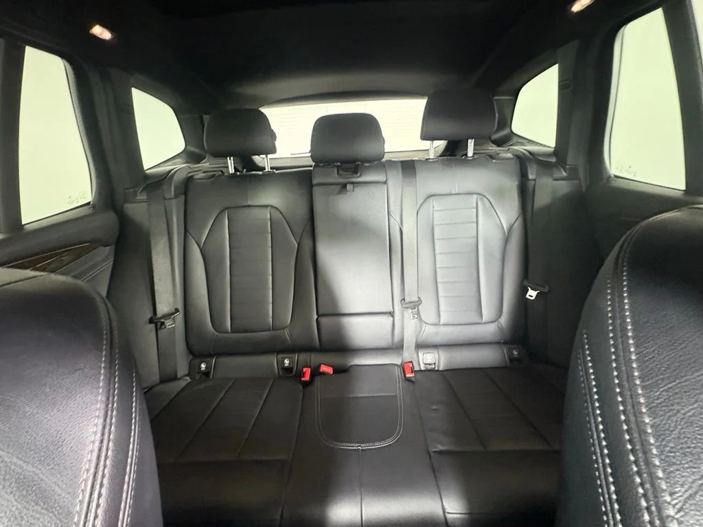 Used 2019 Black BMW xDrive30i image 9