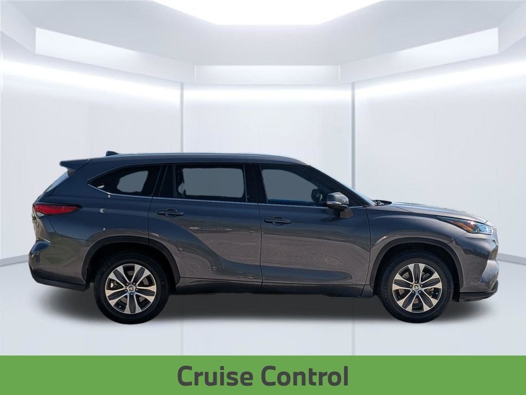 Used 2022 Gray Toyota XLE image 9