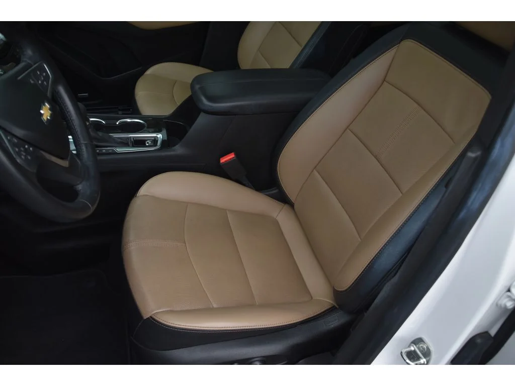 Used 2022 Iridescent Pearl Tricoat Chevrolet Premier image 14
