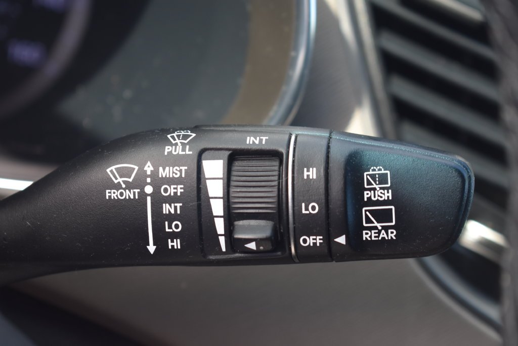 Used 2018 White Hyundai 2.4 Base image 32