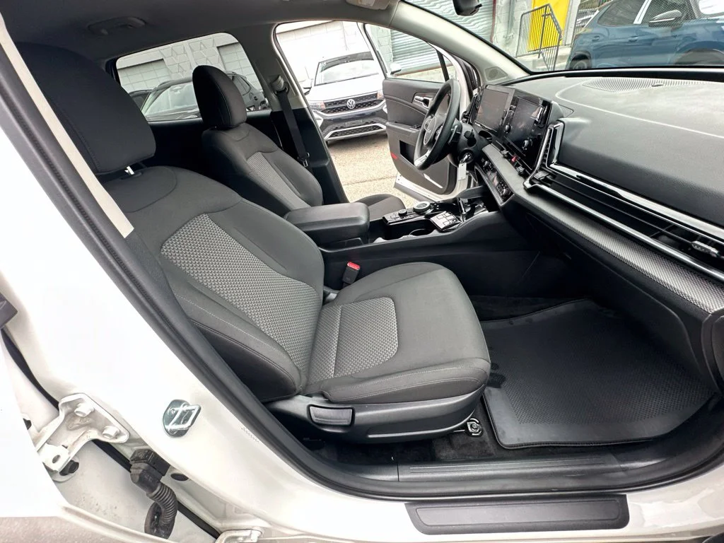 Used 2023 White Kia LX image 34