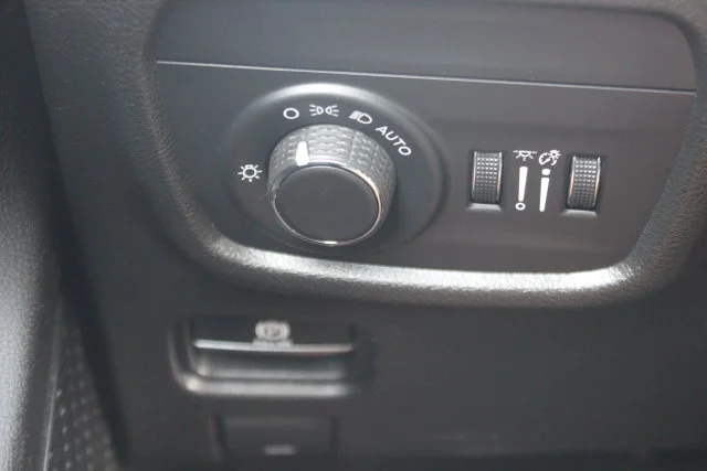 Used 2023 White Jeep Altitude X image 17