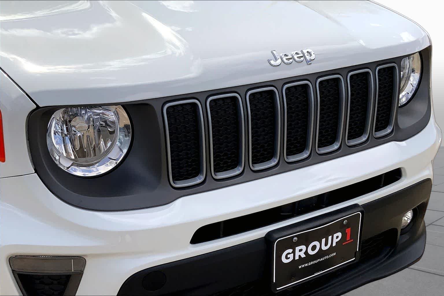 Used 2022 Alpine White Clearcoat Jeep Limited image 30