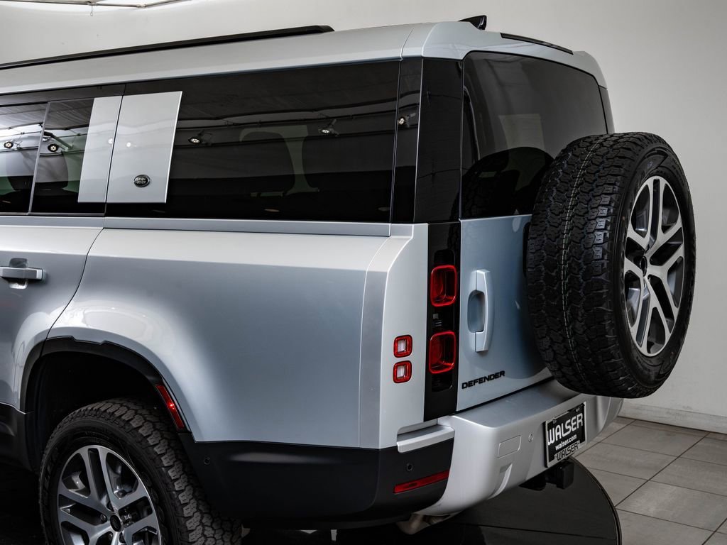 Used 2024 Hakuba Silver Metallic Land Rover S image 19