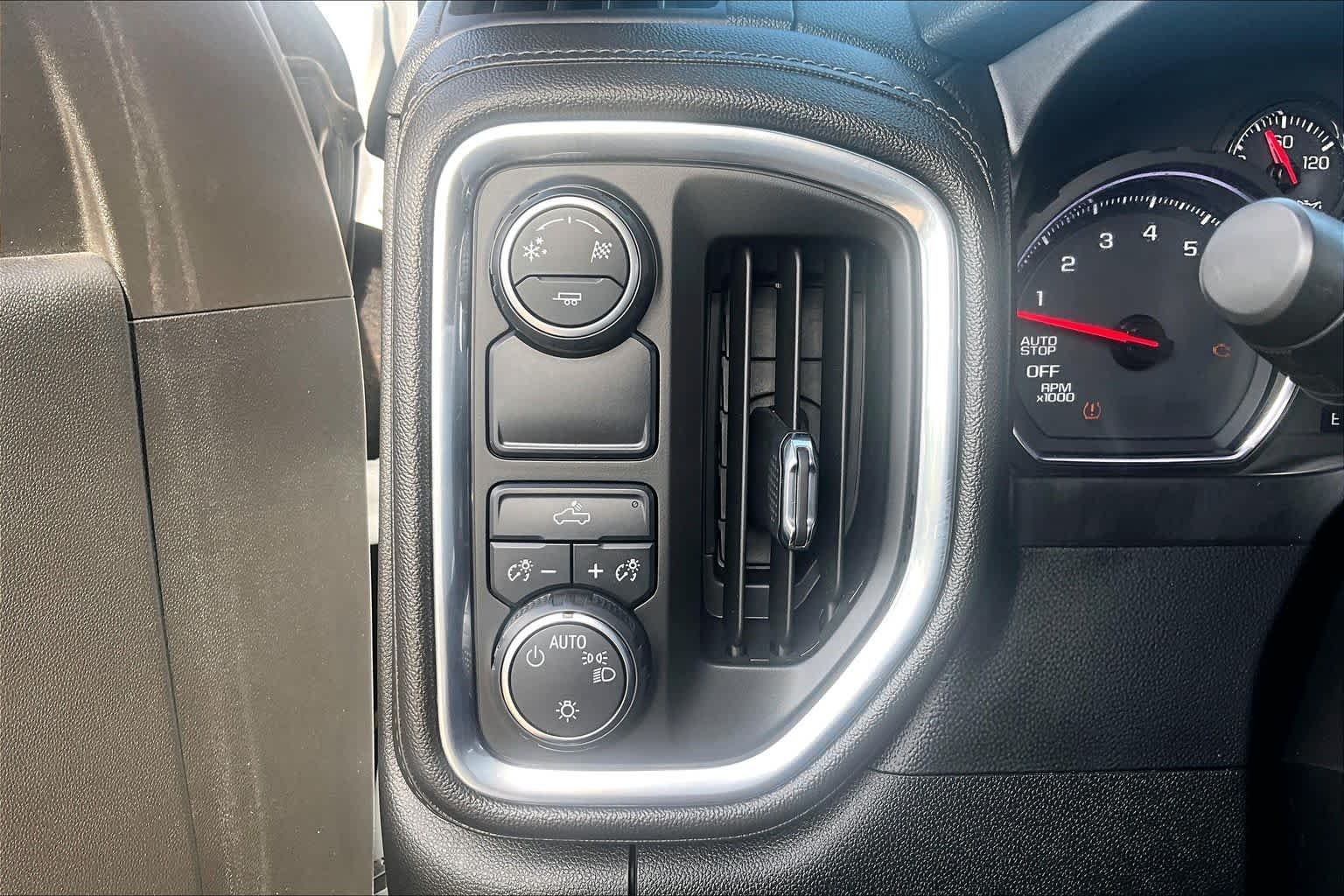 Used 2019 Summit White Chevrolet LT image 36