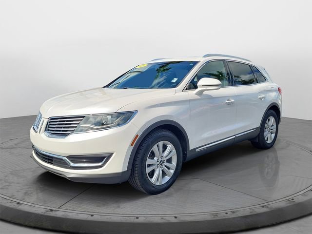 Used 2016 White Lincoln Premiere image 3