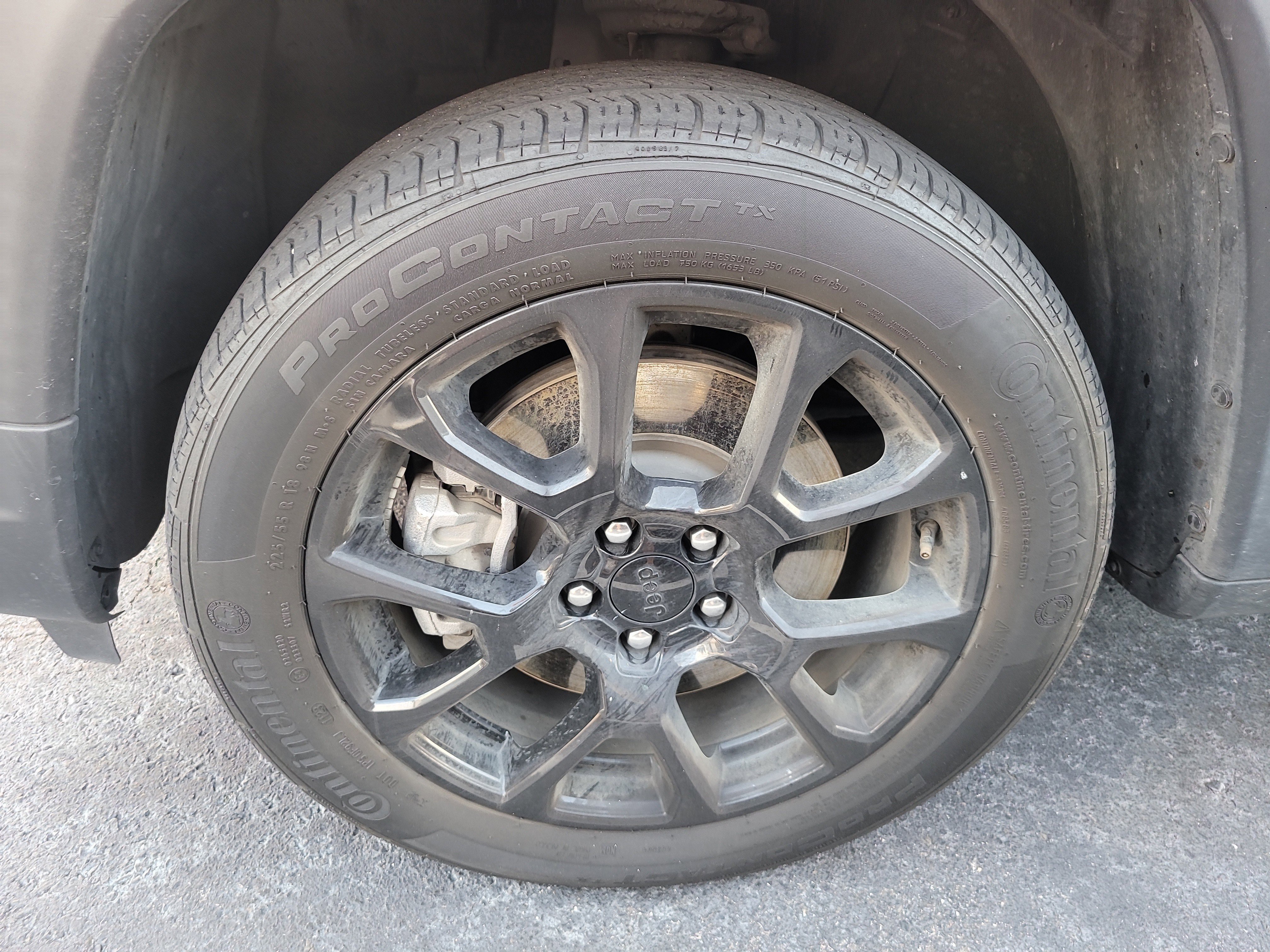 Used 2023 Diamond Black Crystal Pearlcoat Jeep Altitude image 8