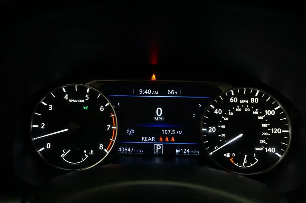 Used 2023 Red Nissan 2.5 SR image 4