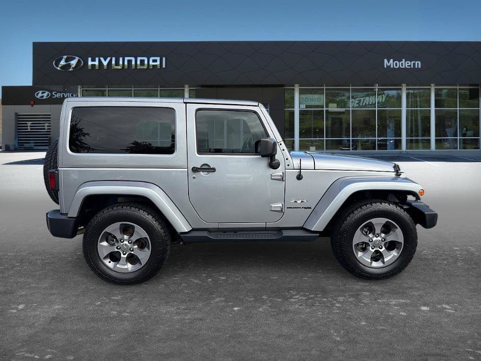 Used 2018 Billet Silver Metallic Clearcoat Jeep Sahara image 4