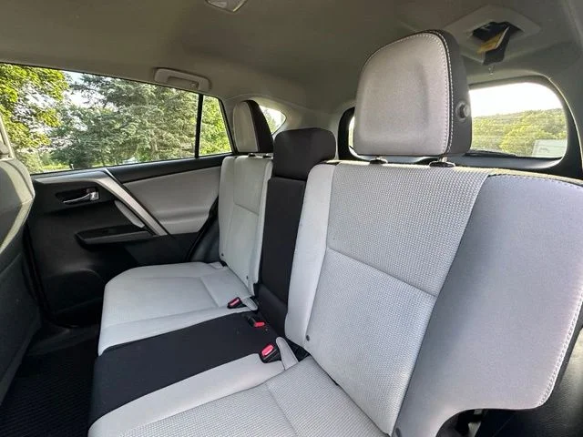 Used 2017 Silver Toyota XLE image 10