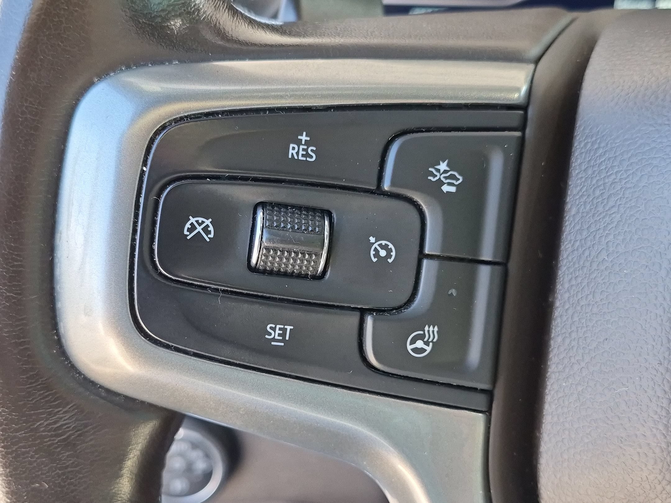 Used 2022 Iridescent Pearl Tricoat Chevrolet LTZ image 17